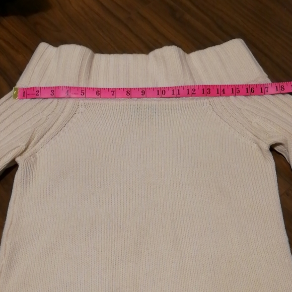 Gorgeous EUC Holt Renfrew 100% cashmere sweater - Picture 6 of 8